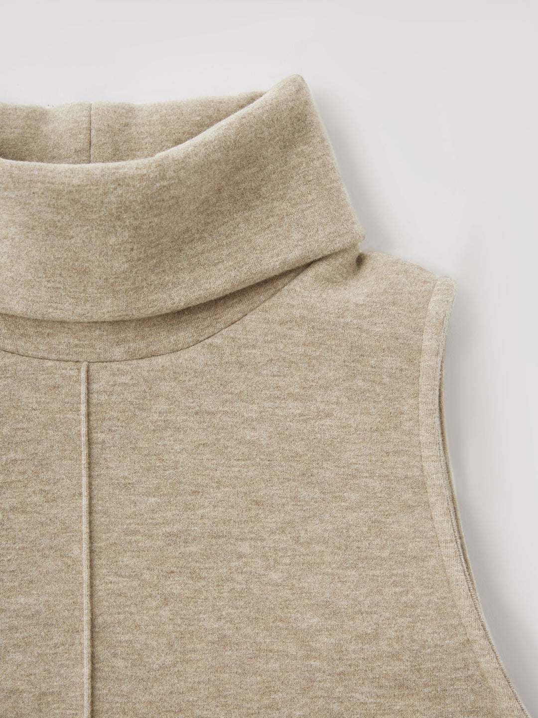 Maison Delcourt ™ | Pull à col roulé avec ourlet fendu